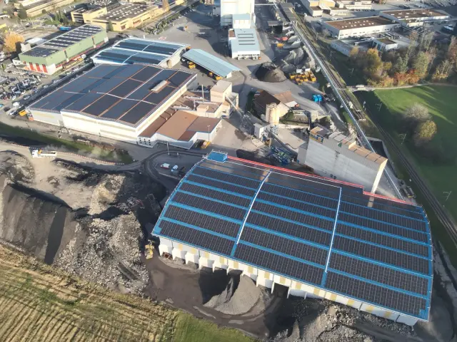 Solaranlage Industrie und Gewerbe Hinwil
